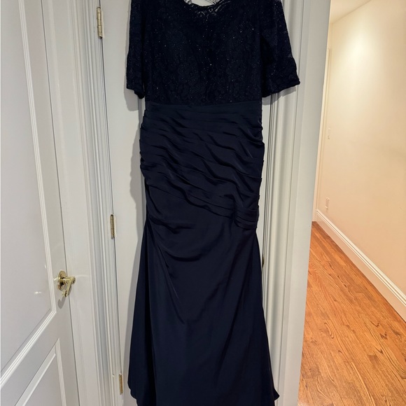 NWT La Femme Sparkle Lace Trumpet Gown Navy Blue Style # WD83 Size 16 - Picture 3 of 7